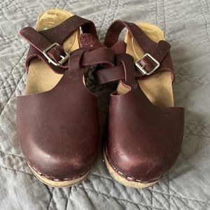 Lotta Maroon Heeled Clogs. Size 37.